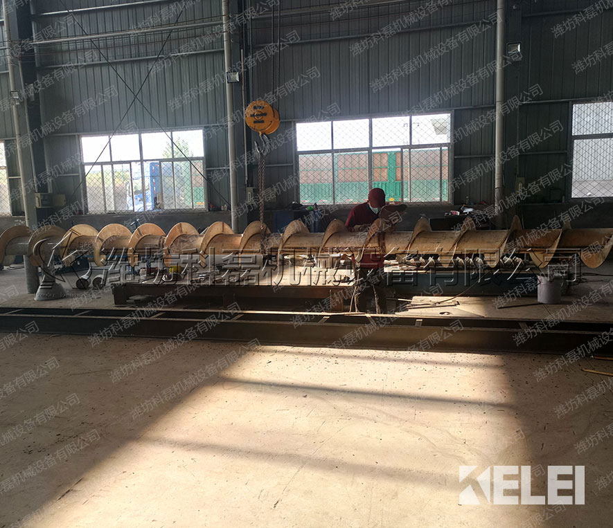 襄阳(yang)用裕橡胶(jiao)制造有限(xiàn)公司螺旋(xuan)輸送機絞(jiǎo)龍焊接車(che)間 第1張