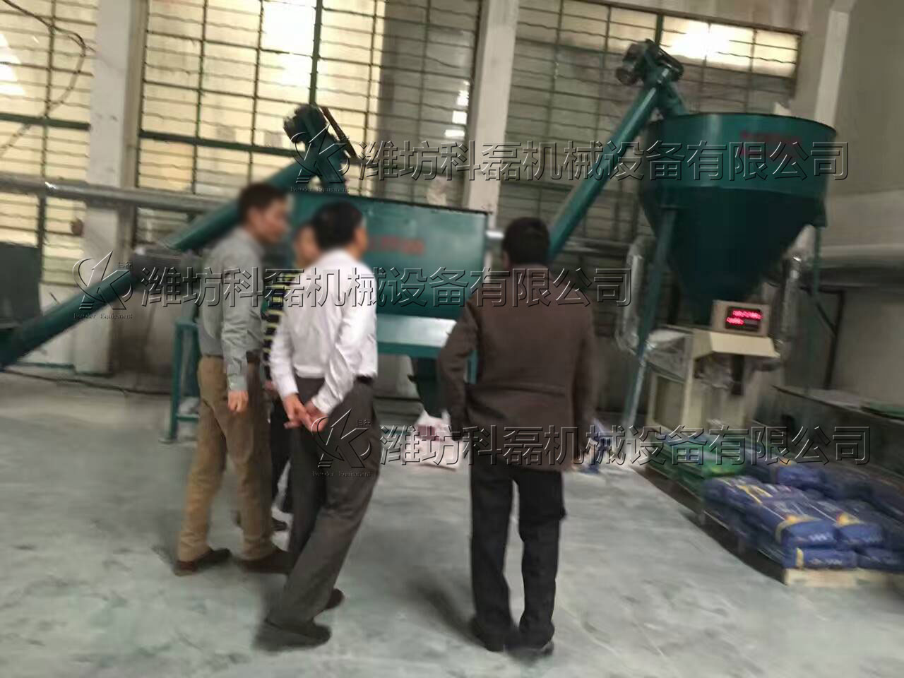 山東東營客戶(hù)膩子粉生産線實(shi)拍 第2張