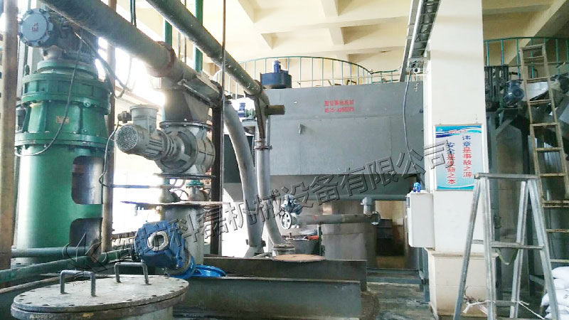 襄(xiang)阳用裕(yu)橡胶制(zhì)造有限(xian)公司管(guǎn)鏈輸送(sòng)機 管鏈(liàn)輸送機(ji) 輸送設(shè)備 第1張(zhāng)