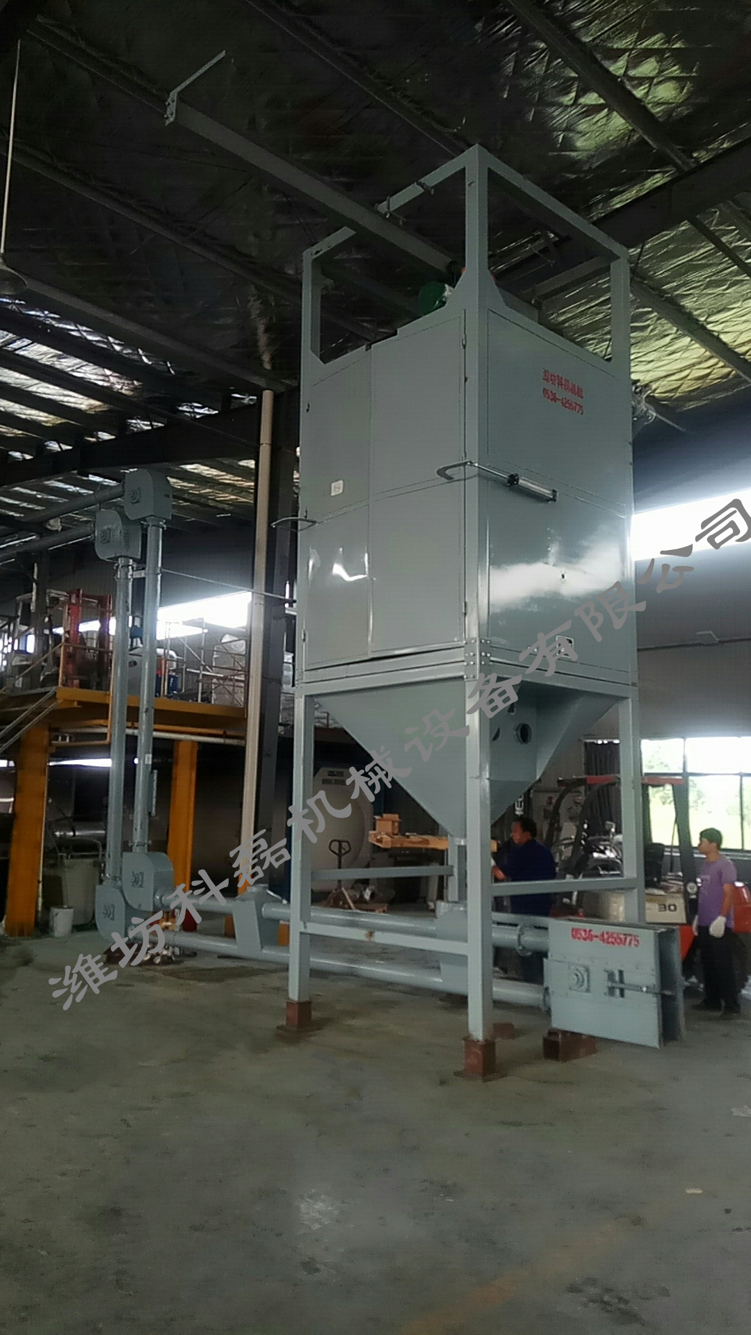 襄阳用裕橡(xiang)胶制造有限公司(sī)管鏈輸送機噸袋(dài)拆包機使用現場(chǎng)實拍 第3張