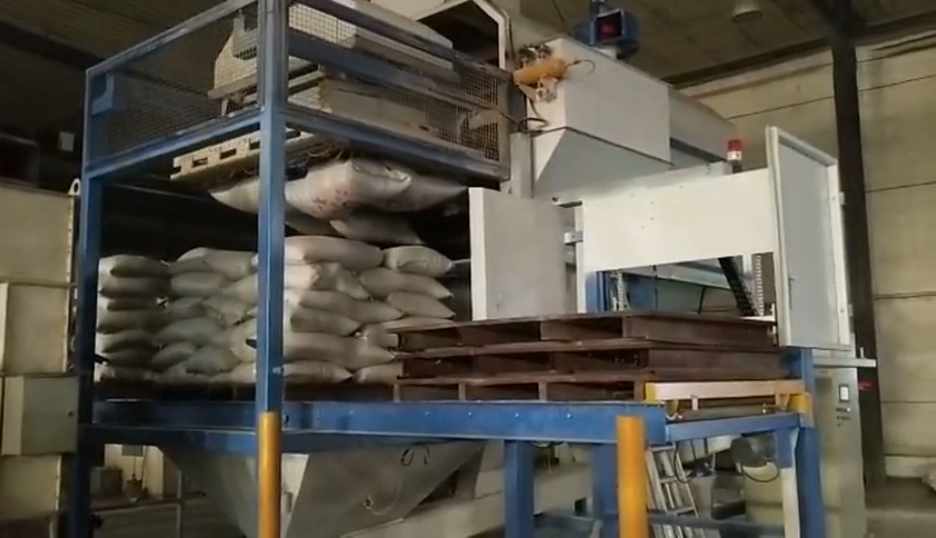 襄阳(yáng)用裕橡胶(jiāo)制造有限(xian)公司自動(dòng)拆垛機 第(di)1張