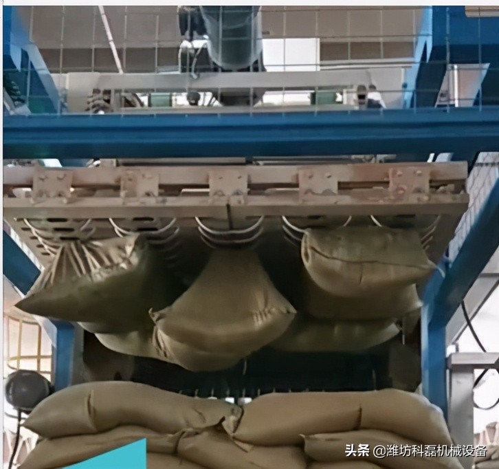 自動(dòng)拆包機(ji)和自動(dong)拆垛機(jī)結合适(shì)用快速(sù)拆袋卸(xie)料效率(lǜ)高 第1張(zhang)