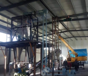 襄阳用(yòng)裕橡胶制造有限(xiàn)公司管鏈輸送機(jī)客戶安裝使用現(xian)場實拍